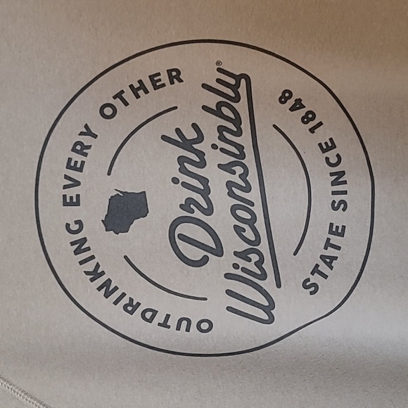 Drink Wisconsinbly Sweatshirt, Sz Unisex M - Picture 4 of 4